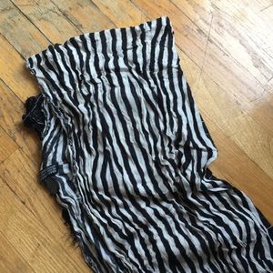 Black and white scarf